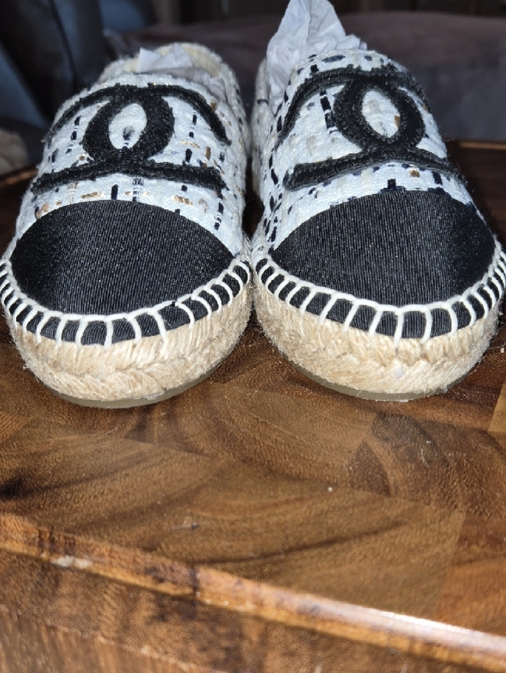 CHANEL Black and White Tweed Espadrille Flats with CC Emblem - Picture 6 of 11